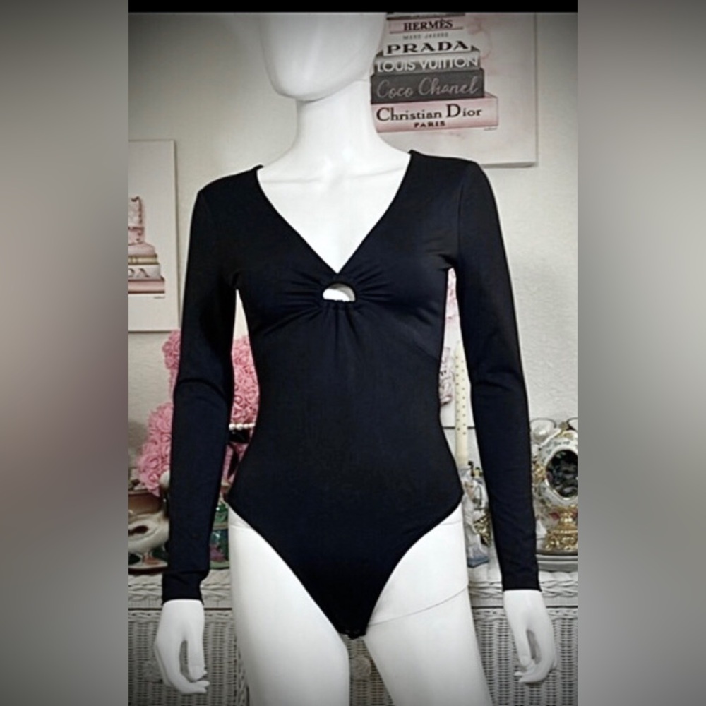 Abercrombie & Fitch long sleeve bodysuit with Front keyhole black color size XS